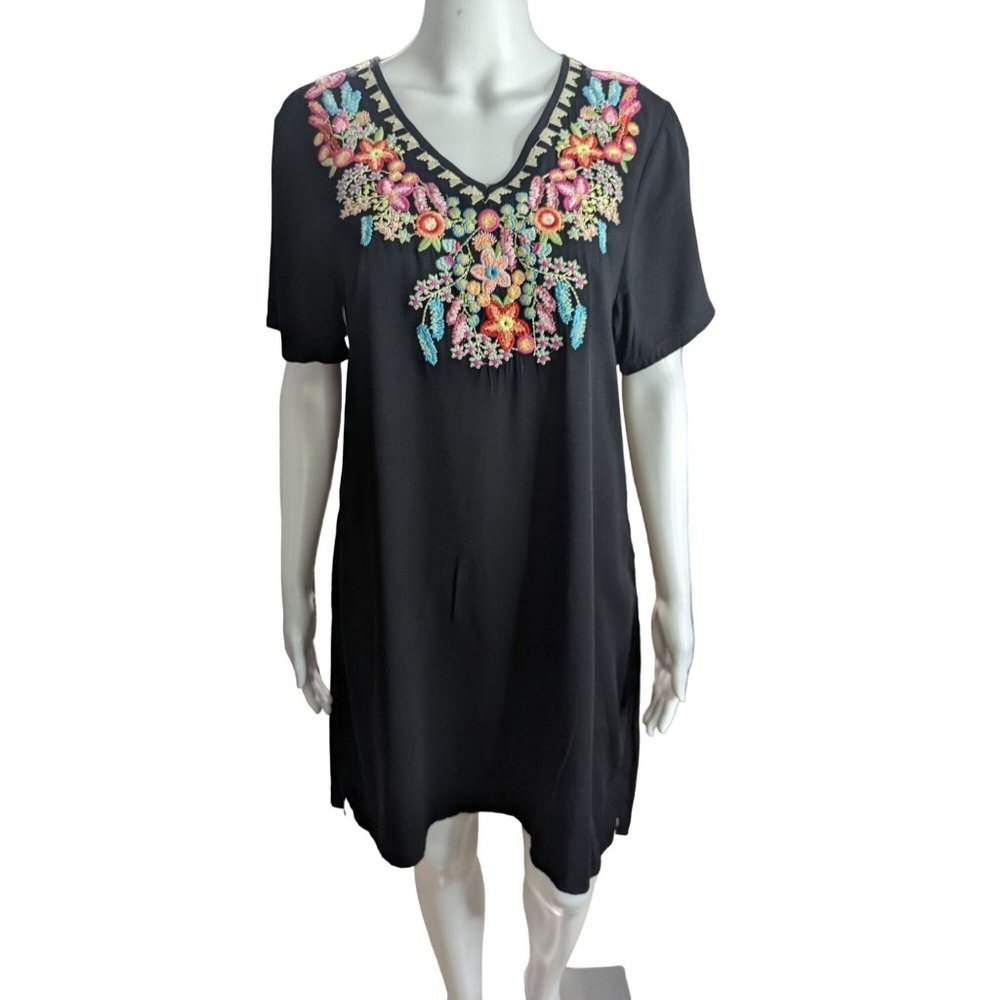Solitaire Floral Embroidered Rayon V Neck Black Short Sleeve Boho Dress Sz S
